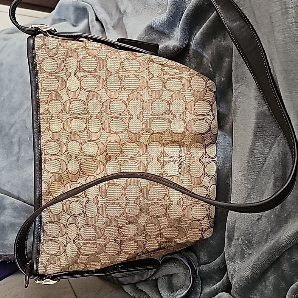 EUC Coach Signature mini dufflette Crossbody Guaranteed Authentic 2015 36559
